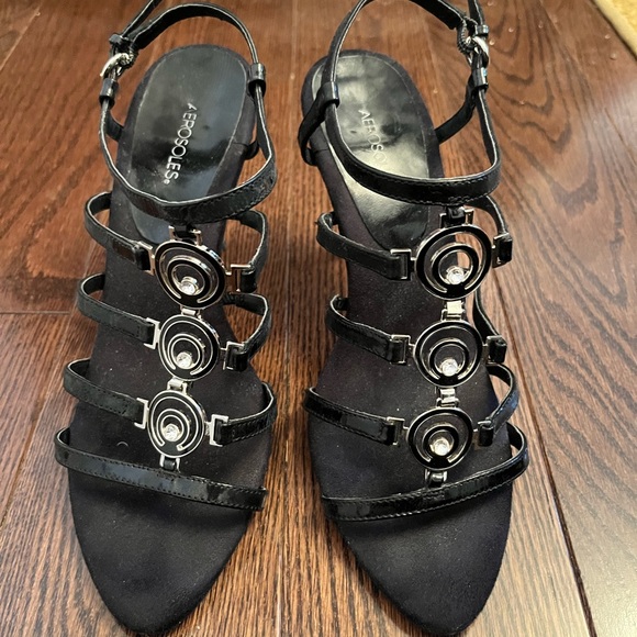 Black strappy heels with super cute design. - Picture 1 of 4